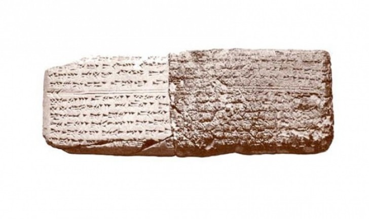 14. La più antica melodia che sia mai stata incisa su pietra, rinvenuta in Ugarit (attuale Siria) (di 3400 anni fa)