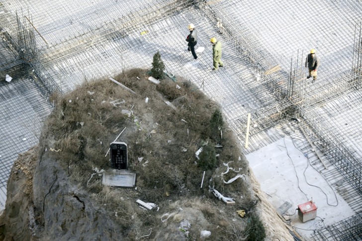 Ceci est la dernière tombe qui a résisté à la construction de nouveaux logements sur le sol chinois...