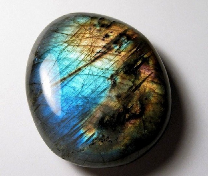 25. Labradorite