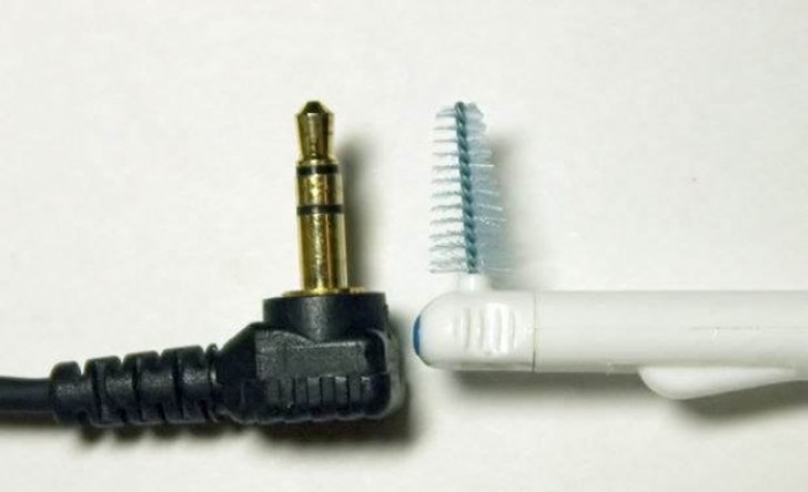 4. Les brossettes dentaires sont idéales pour nettoyer l'entrée AUX!
