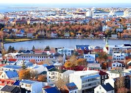8. Essendo il maggiore centro abitato del paese si potrebbe credere che si tratti di una città grande ma in realtà Reykjavík ha poco più di 121.000 abitanti (una città come Manchester ne ha 521.987).