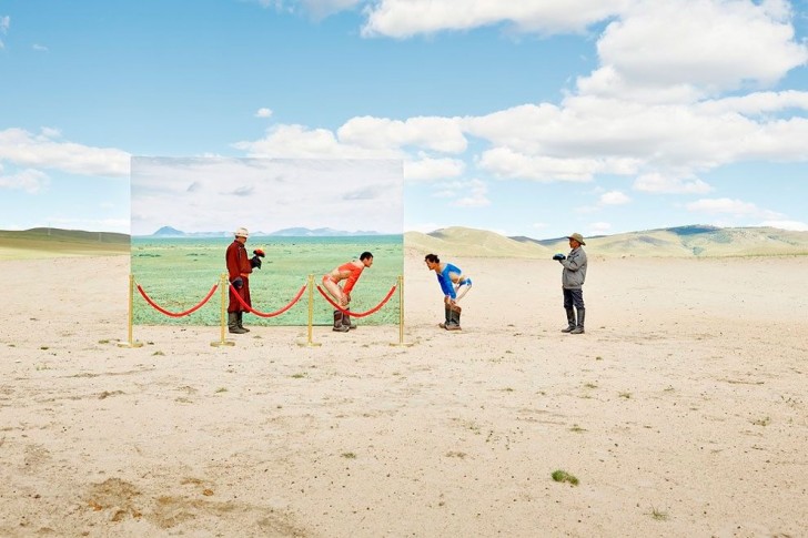 Il fotografo coreano Daesung Lee si è recato nelle zone del territorio mongolo in cui il fenomeno della desertificazione appare più evidente.