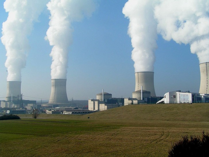 Kernafval dat ontstaat na atoomsplitsing is heel gevaarlijk voor het milieu.