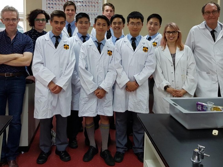 Les étudiants de Sydney Grammar School ont essayé de synthétiser dans le laboratoire de l'Institut l'ingrédient actif du Daraprim.