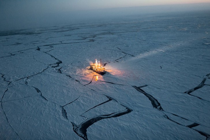 Een Noorweegs schip drijft 5 maanden lang in open wateren om klimaatverandering te bestuderen.