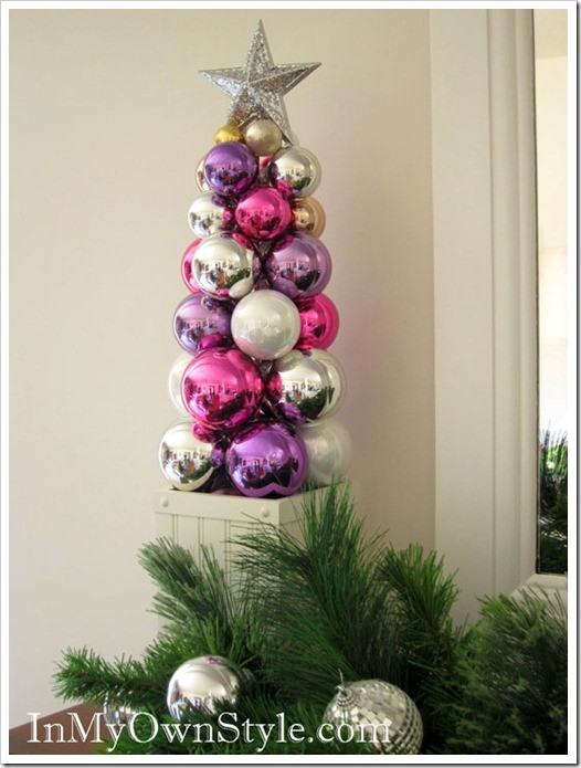 2. Mini albero con le palle di Natale.