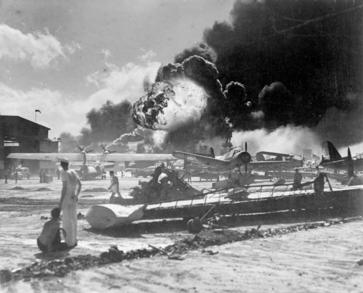 12. Gli USA rimasero fuori dal conflitto fino al momento dell'attacco a Pearl Harbor.