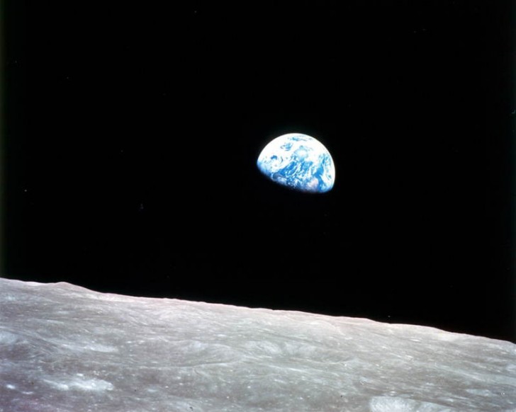 10. L'astronauta William Anders riprende la Terra durante la missione dell'Apollo 8 (1968). 