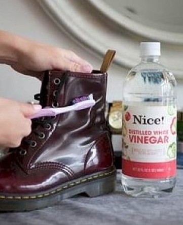 Are your leather boots looking old and worn out? Just apply some vinegar by rubbing it into the leather with a soft bristle toothbrush.