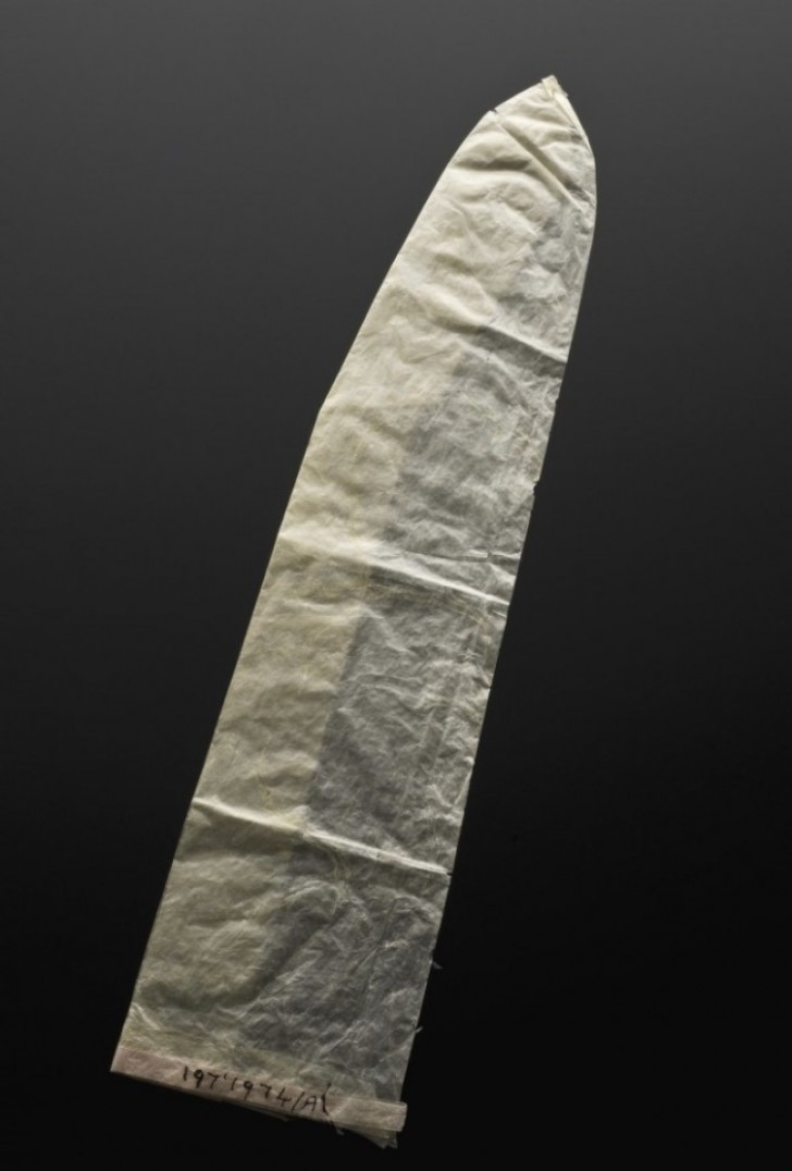 Das Kondom wie wir es heute kennen wurde 1855 erfunden. Aber schon in antiker ägyptischer Zeit (1500 vor Christus) existierte eine Version aus tierischen Därmen.