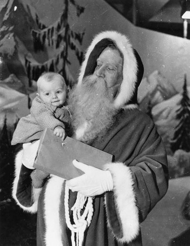 12. Santa Claus ed una sua grande fan, 1938.