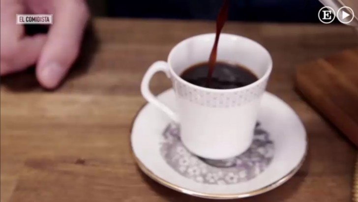 Préférez les tasses en porcelaine qui gardent le café au chaud et préservent les arômes.