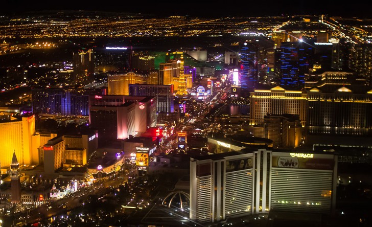 Las Vegas è adesso la più grande città degli Stati Uniti ad essere alimentata da energia rinnovabile, e sta affiancando altre città a raggiungere lo stesso obiettivo.
