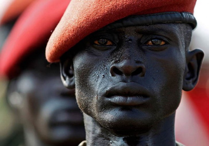 13. Un soldato dell'esercito di liberazione del Sudan durante le prove per la cerimonia per il giorno dell'indipendenza (Luglio 2011).