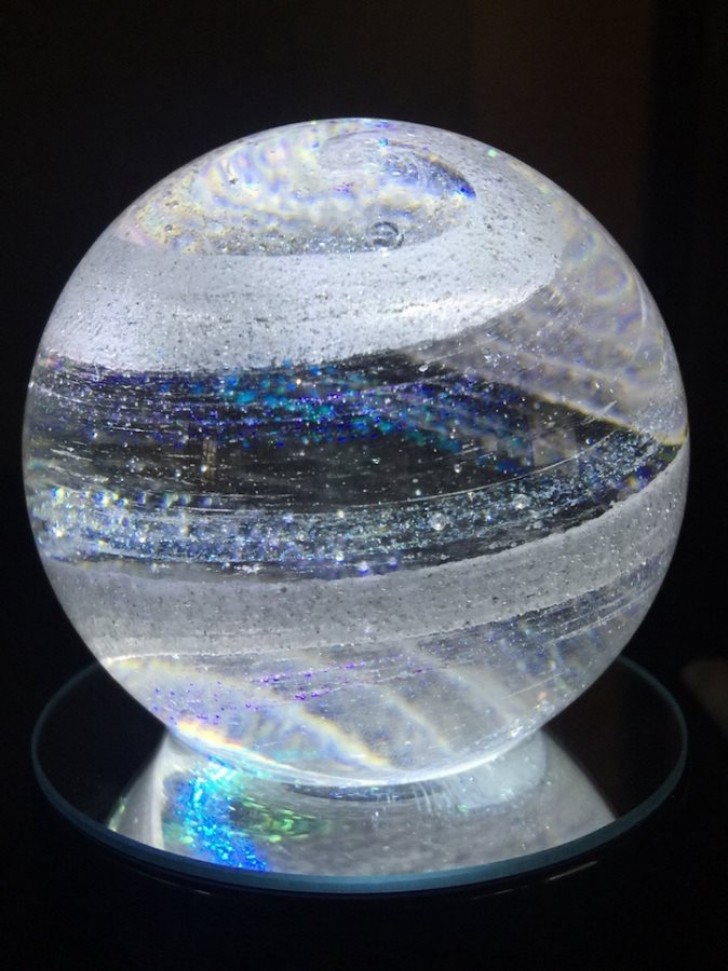 Es gibt unzählige Kombinationen: Vom durchsichtigen Kristall, fast mineralisch...
