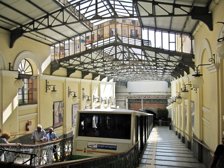 3. Funicolare centrale di Napoli, un impianto che è stato completato nel 1928.