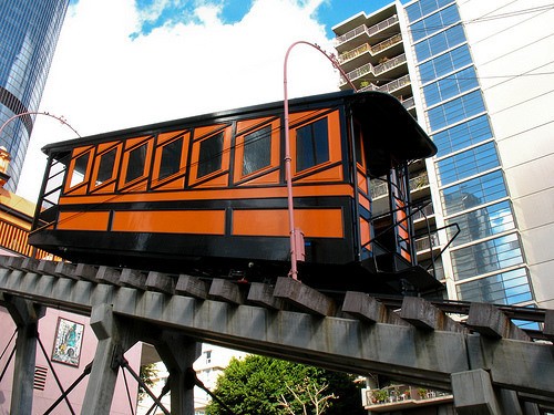 6. Angel's Flight, Los Angeles. Il est composé de deux moyens, Sinaï et Olivet, et a été ouvert pour la première fois en 1901.