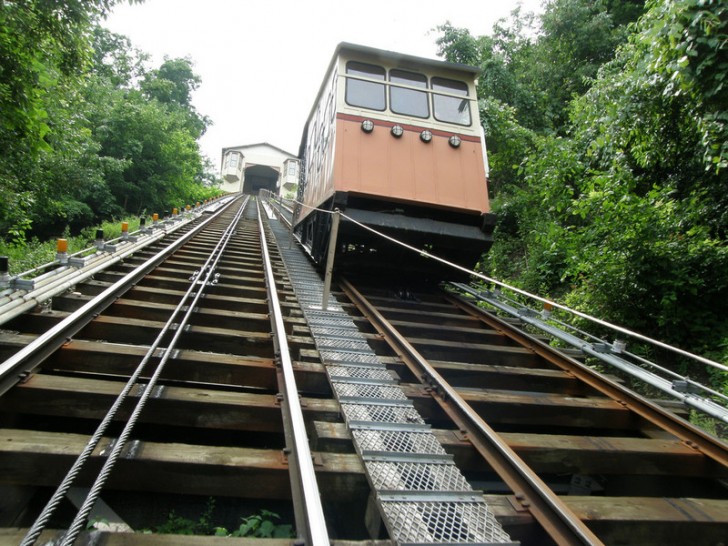 8. Monongahela Incline, si trova sempre a Pittsburgh ed è la funicolare funzionante più antica degli Stati Uniti: è stata aperta nel 1870.