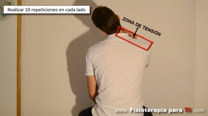 1. Extender el cuello hacia la derecha y luego hacia la izquierda: deben percebir una tension largo el musculo trapecio debido a su alargamiento.