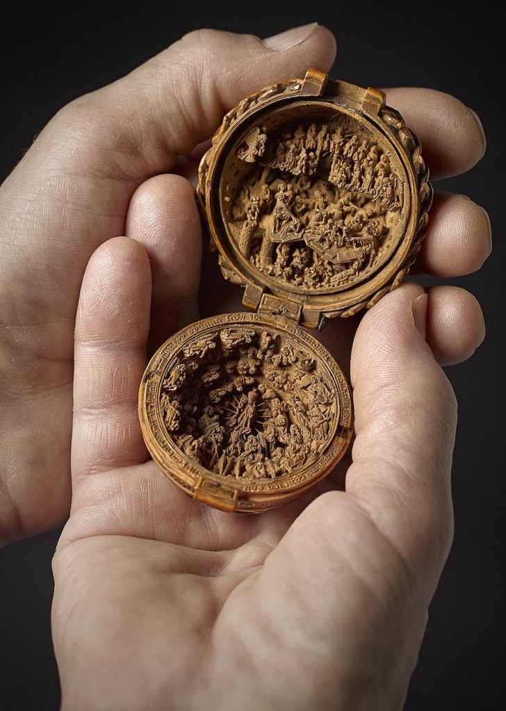 Ces superbes miniatures gothiques en bois peuvent tenir dans la paume d'une main, mais en les regardant de plus près, on se rend compte de la méticulosité incroyable avec laquelle elles ont été réalisées... Peut-être.