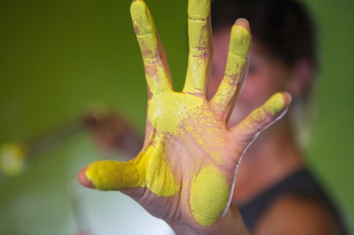 2. Rimuovere la pittura dalla pelle.