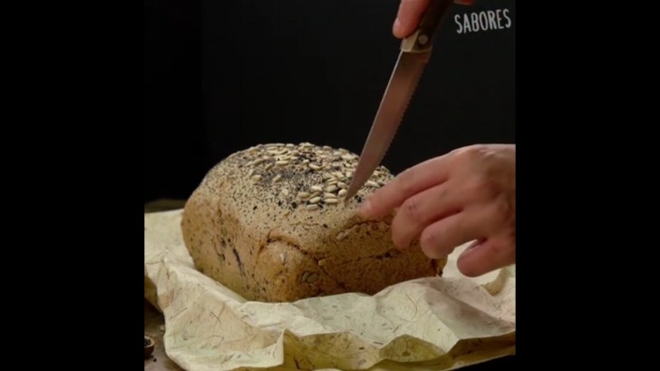 Cuocete il pane a 180°C per 40 o 50 minuti.