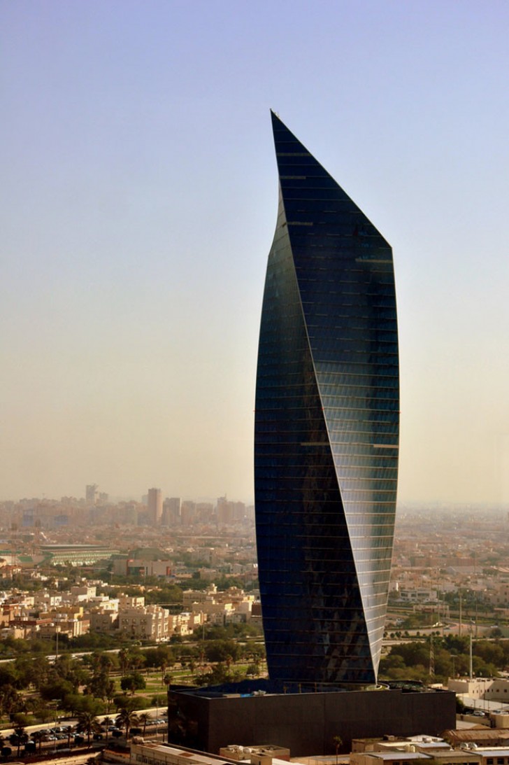 18. La tour d'Al Tijaria à Koweït City: impossible qu'elle ne soit pas habitée par un monstre méchant!
