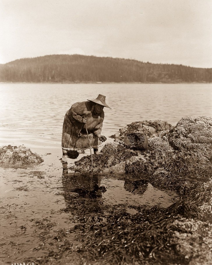 11. Een Kwakiutl op jacht in de stad Washington, 1910