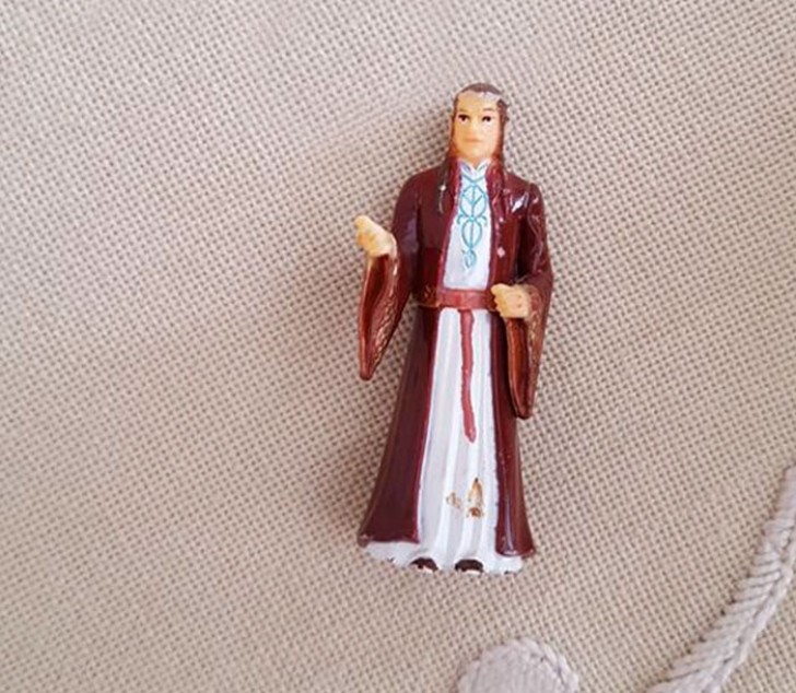 Un jour, la maquilleuse professionnelle Gabriela Brandão tombe sur la figurine que son arrière grand mère utilise pour prier Saint Antoine.