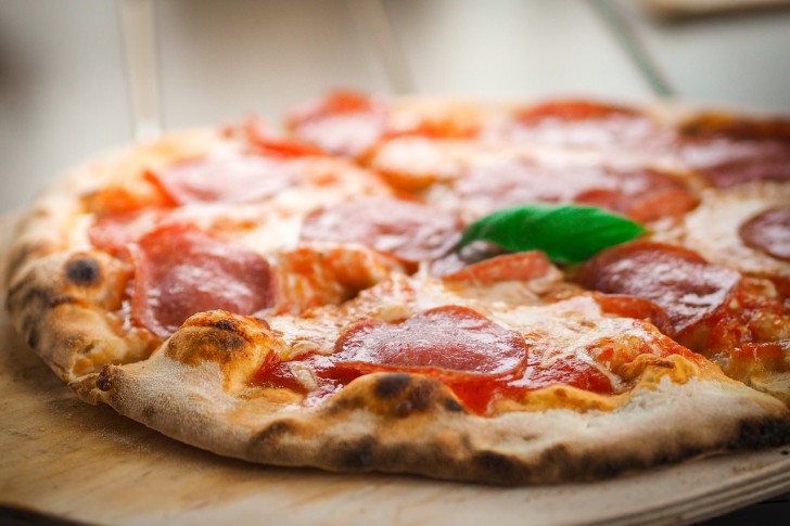 Non si salvano i beni alimentari: i locali che vendono pizze margherite a meno di 5/6 € si contano sulle dita di una mano.