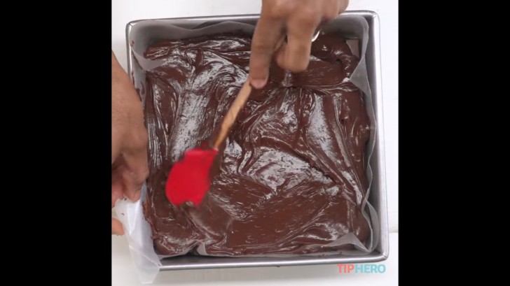 4. Usar el resto de la crema al chocolate para cubrir las barritas.