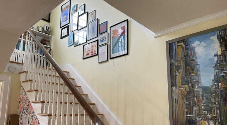 Cas 4: accrocher un (ou plusieurs) cadres sur le mur de l'escalier.
