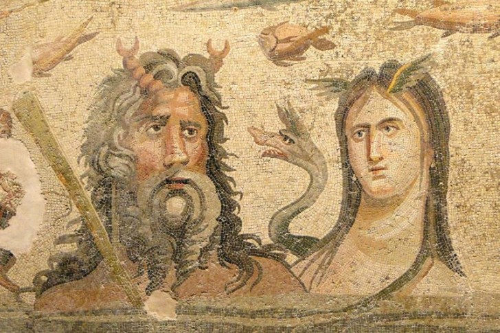 Mosaikerna brukade vara i ett hem, och de flesta figurerna påminner om den grekiska mytologin.