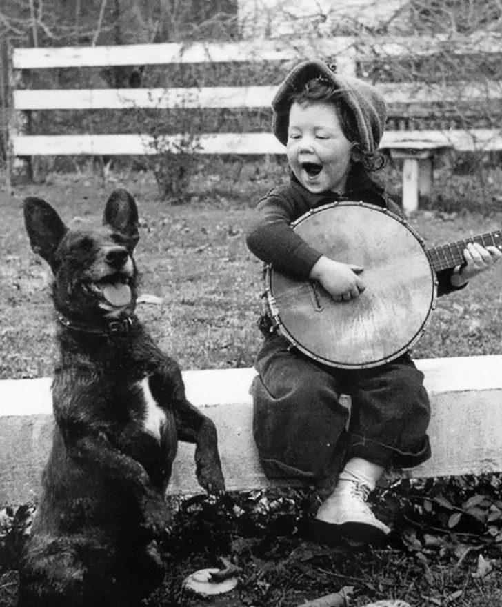 Une petite fille joue... pour son meilleur ami!