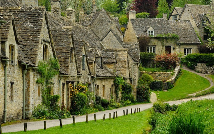 Non vi dimenticate di visitare questo fiabesco villaggio quando raggiungete l'Inghilterra! Non ve ne pentirete!