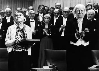 Nel 1983, al termine della sua carriera,  Barbara ricevette il premio Nobel. 