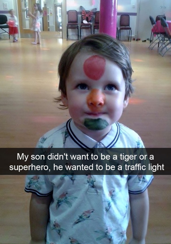 1. "mon fils n'a pas voulu se déguiser en tigre ou en super-héros. Il a voulu se déguiser en feux de circulation"