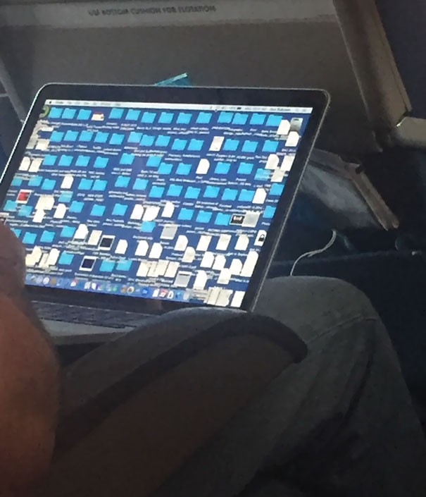1. Der Desktop von einem Typen im Flugzeug...