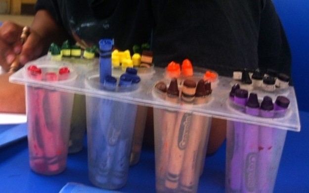Tidy up your children's crayons and colored pencils using ice cream molds.