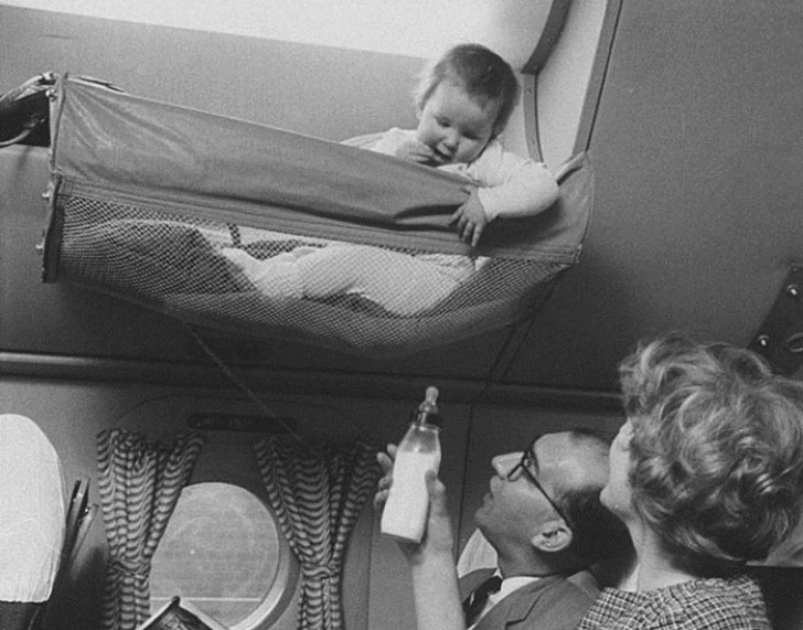 British Overseas Airways Corporation (BOAC) offrait gratuitement des lits hamac, appelés Skycots!