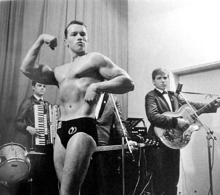 Un sedicenne Arnold Schwarzenegger alla sua prima competizione di body-building.