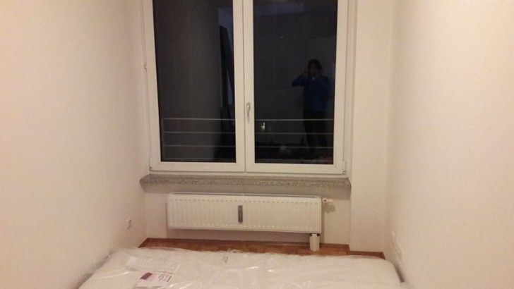 Zo zag de kamer van Louis in Berlijn eruit waarmee hij zich tevreden moest stellen. De kamer is amper 2 vierkante meter groot!