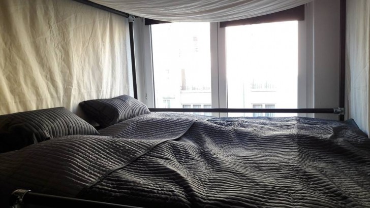 ... en voilà, het comfortabele bed van Louis in 2 vierkante meter!
