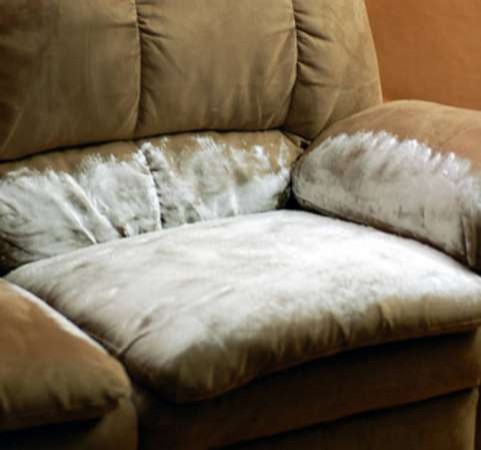 1. Need to clean the couch? Nothing simpler, just sprinkle baking soda over the affected areas, let it work for two minutes, and finish the job with a vacuum cleaner!