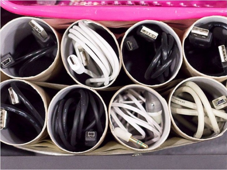 4. PVC (polyvinyl chloride) tubes are excellent for storing electric cords and chargers. Cut the tube into small cylinders and arrange them in a box.