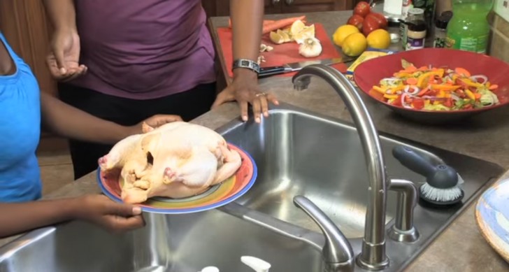 Washing raw chicken means that all the bacteria is scattered and spread all over the sink and nearby kitchen counters!
and kitchen counters near it. helves next to it, all the bacteria content in chicken meat.