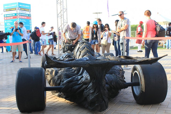 Certaines de ses œuvres ont été exposées au public en marge du circuit F1 à Abu Dhabi, en 2013.