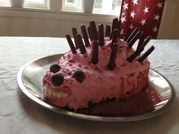 6. Espérons seulement que l'enfant à qui était destiné ce gâteau ... ne l'aie jamais vu!