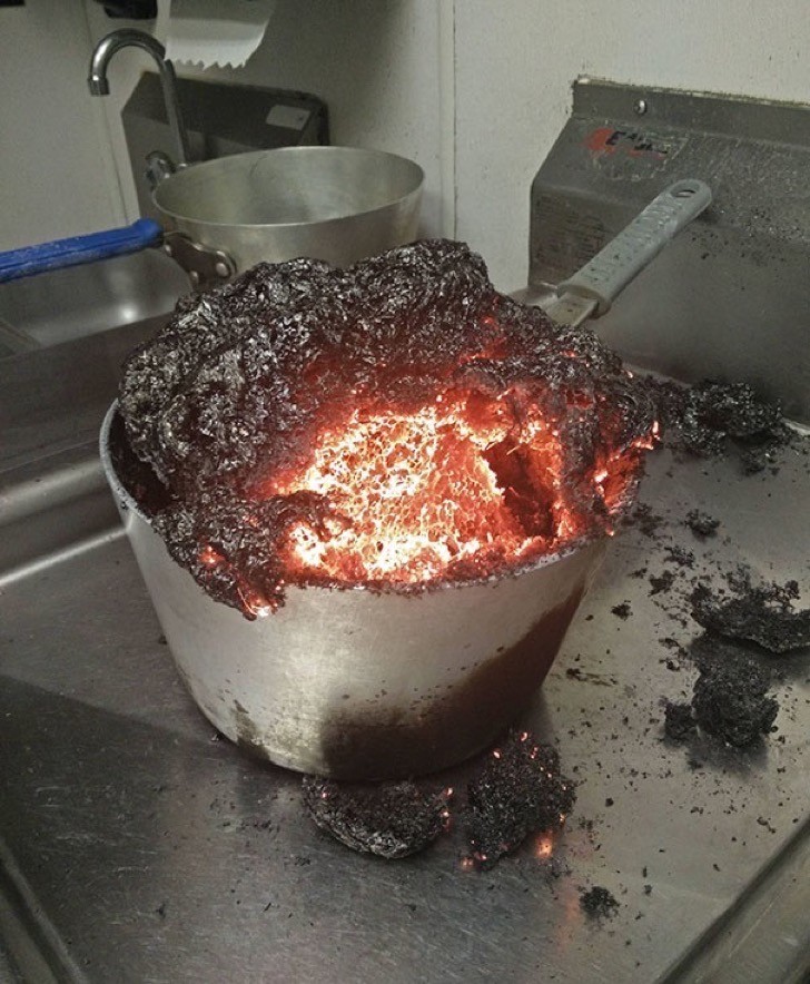 9. De casserole sur le feu à... volcan en éruption!
