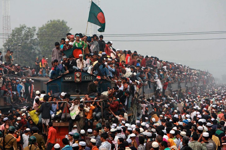 4. Bangladesh: se déplacer en train de cette façon est assez commun.